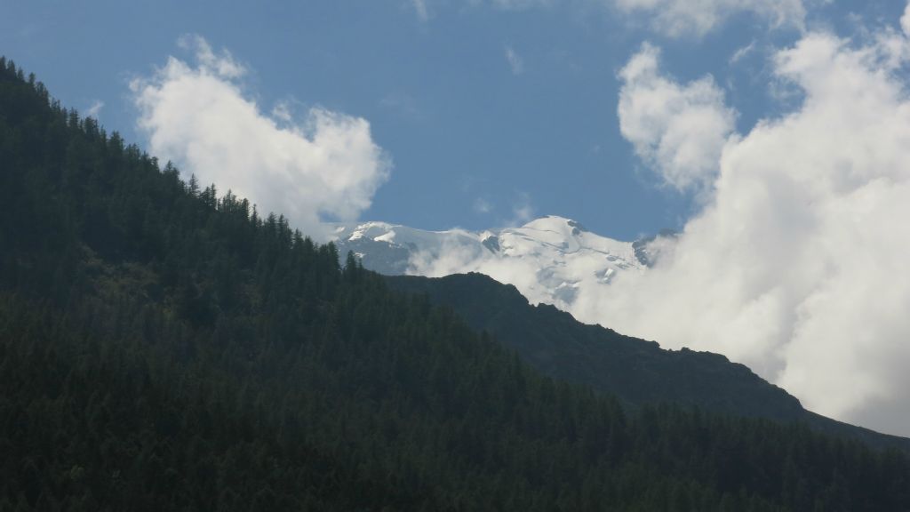 Grand parcours routier pour atteindre Macugnaga, au fond du Val d'Anzasca, et dernière vue sur le Mont Rose